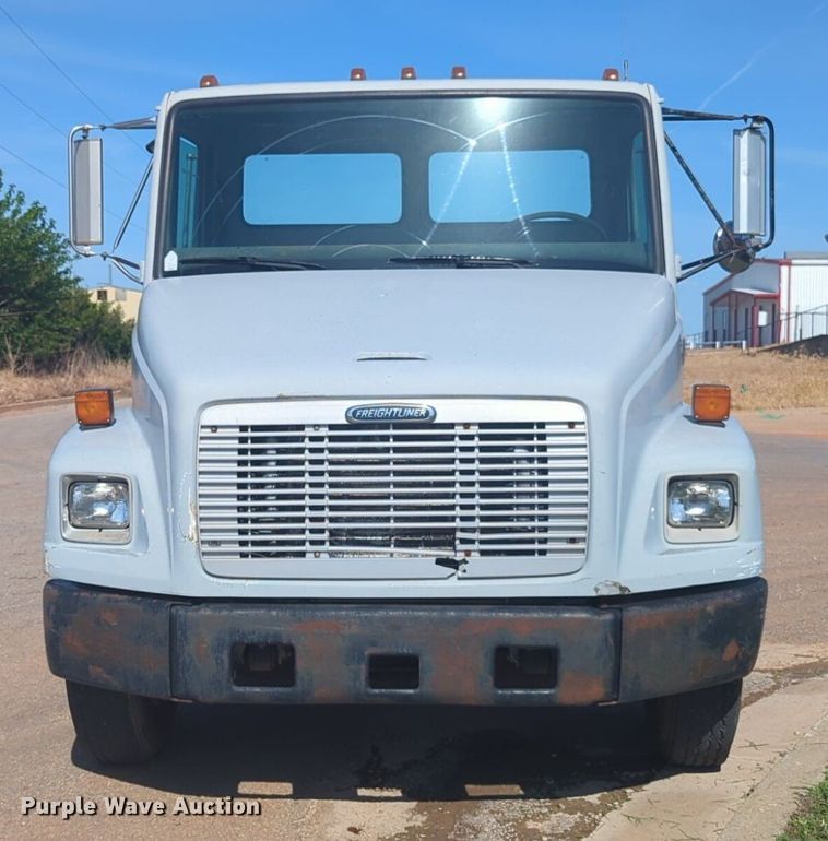 image for item NG9753 1999 Freightliner FL60 truck cab and chassis