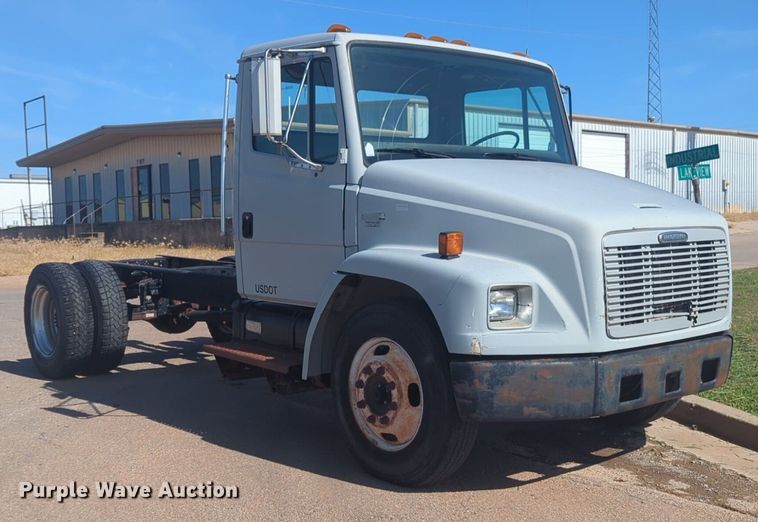 image for item NG9753 1999 Freightliner FL60 truck cab and chassis