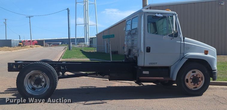 image for item NG9753 1999 Freightliner FL60 truck cab and chassis