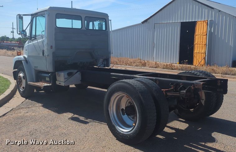 image for item NG9753 1999 Freightliner FL60 truck cab and chassis