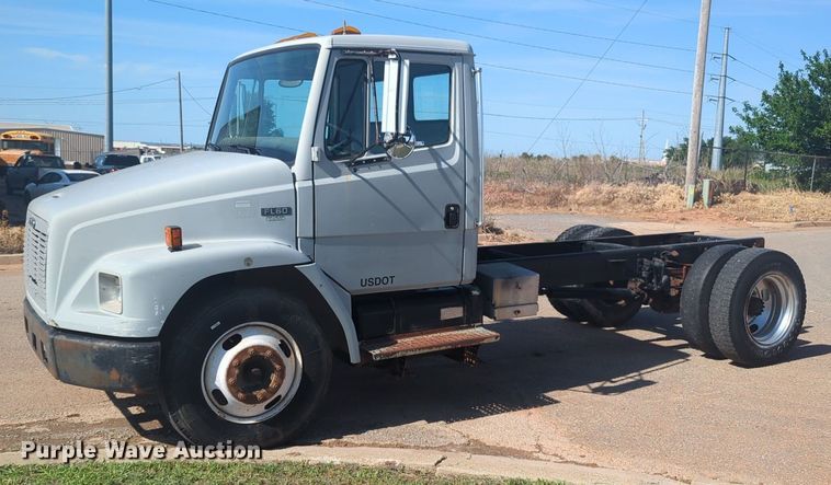 image for item NG9753 1999 Freightliner FL60 truck cab and chassis