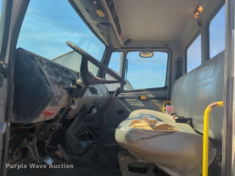 image for item NG9753 1999 Freightliner FL60 truck cab and chassis