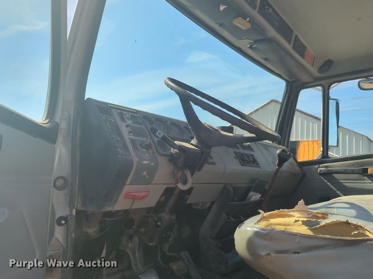 image for item NG9753 1999 Freightliner FL60 truck cab and chassis