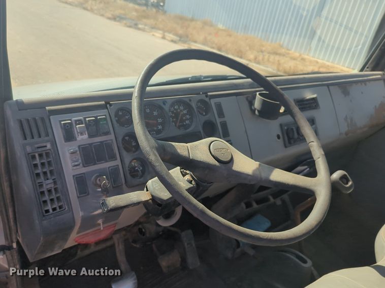 image for item NG9753 1999 Freightliner FL60 truck cab and chassis