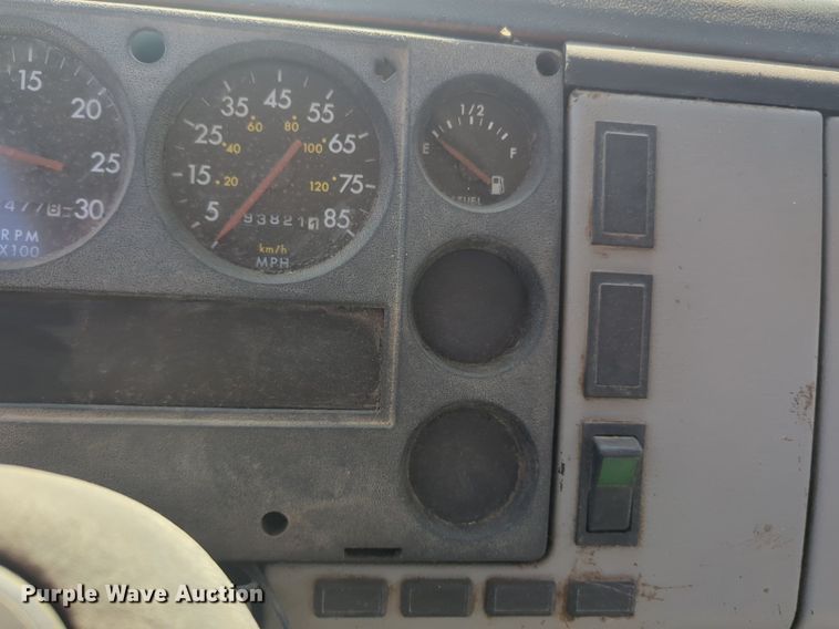 image for item NG9753 1999 Freightliner FL60 truck cab and chassis