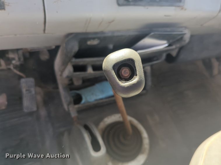 image for item NG9753 1999 Freightliner FL60 truck cab and chassis