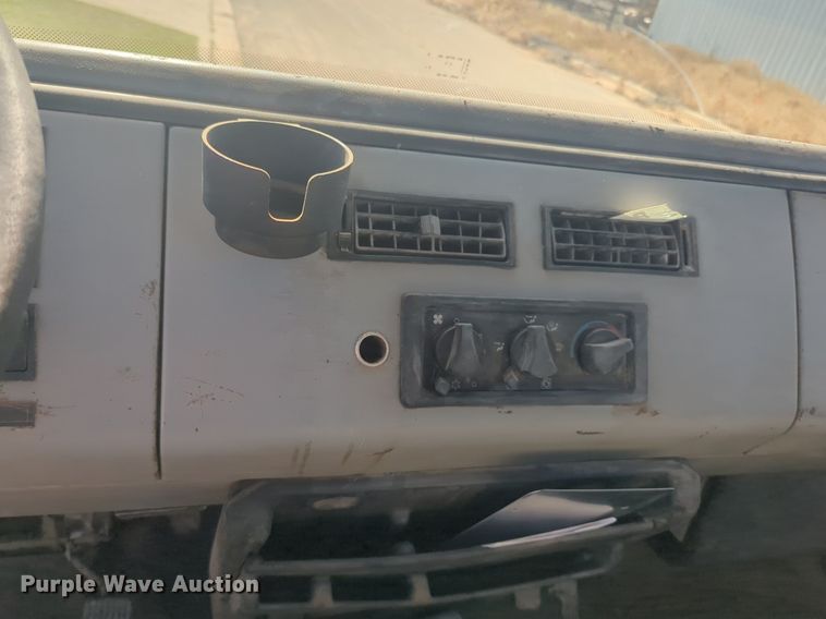 image for item NG9753 1999 Freightliner FL60 truck cab and chassis