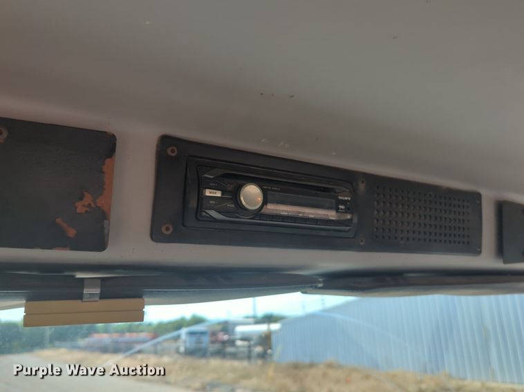 image for item NG9753 1999 Freightliner FL60 truck cab and chassis