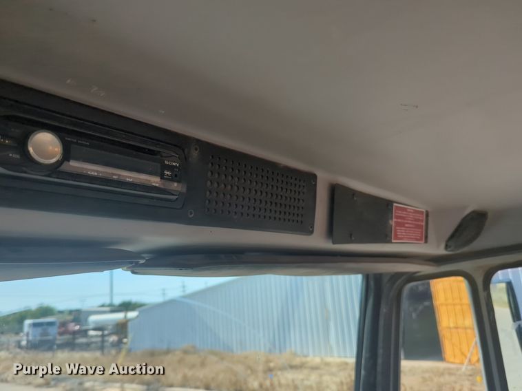 image for item NG9753 1999 Freightliner FL60 truck cab and chassis