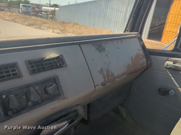 image for item NG9753 1999 Freightliner FL60 truck cab and chassis