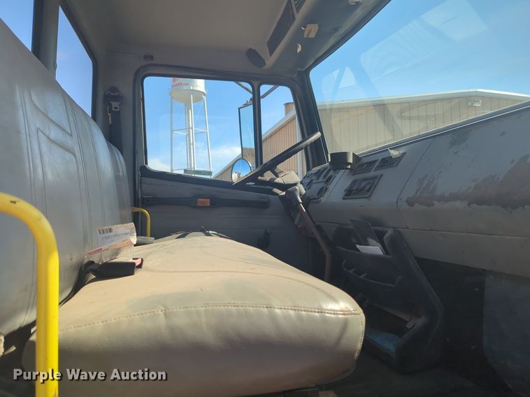 image for item NG9753 1999 Freightliner FL60 truck cab and chassis