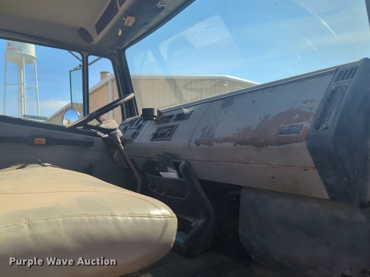 image for item NG9753 1999 Freightliner FL60 truck cab and chassis