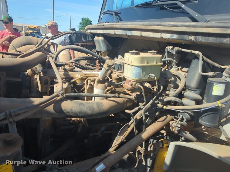 image for item NG9753 1999 Freightliner FL60 truck cab and chassis