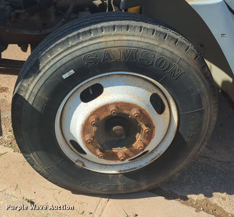 image for item NG9753 1999 Freightliner FL60 truck cab and chassis