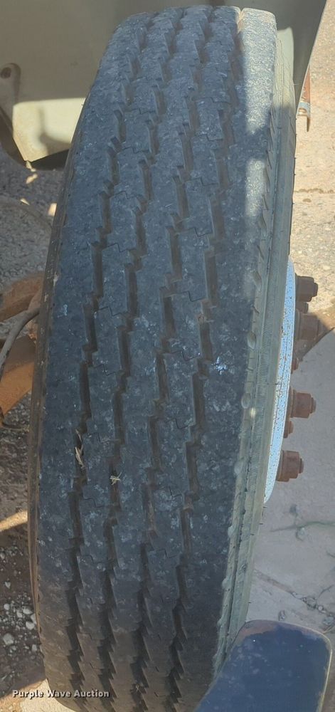 image for item NG9753 1999 Freightliner FL60 truck cab and chassis