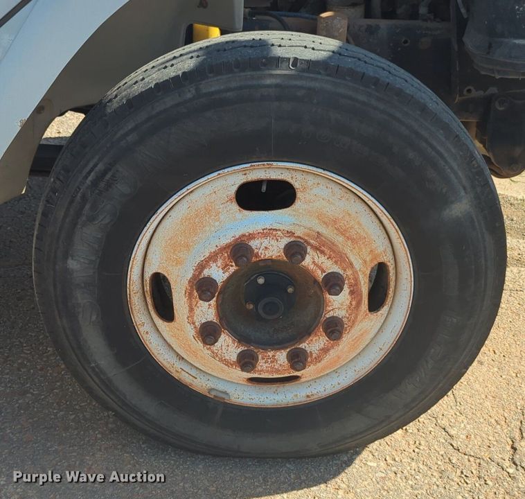 image for item NG9753 1999 Freightliner FL60 truck cab and chassis