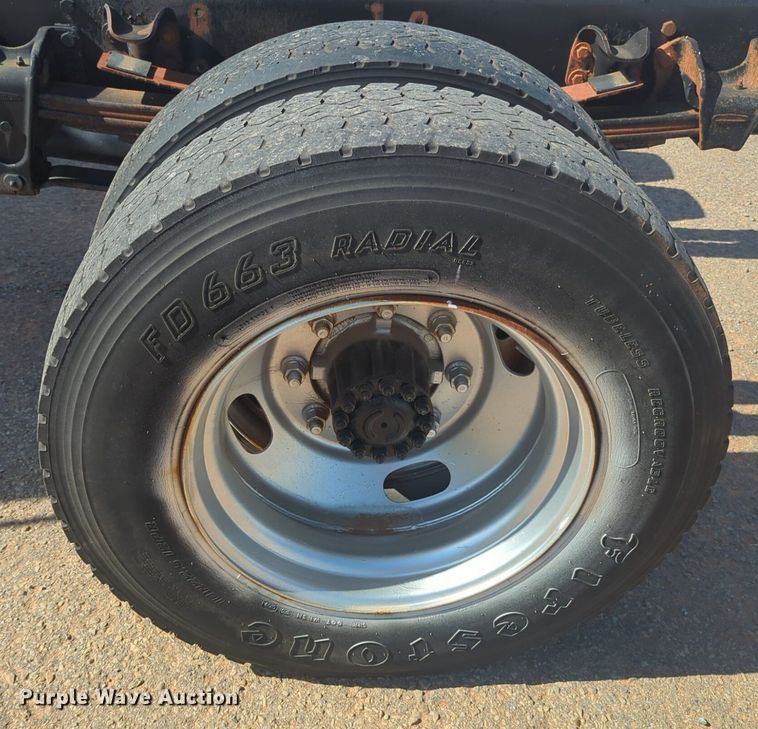 image for item NG9753 1999 Freightliner FL60 truck cab and chassis