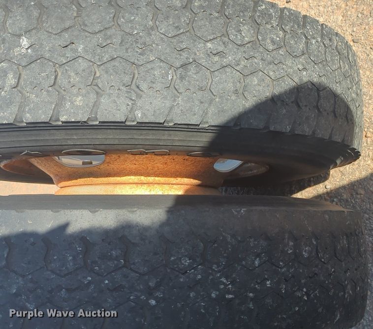 image for item NG9753 1999 Freightliner FL60 truck cab and chassis