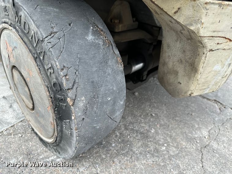 image for item NL9765 1999 Crown 50FCTT-188 forklift