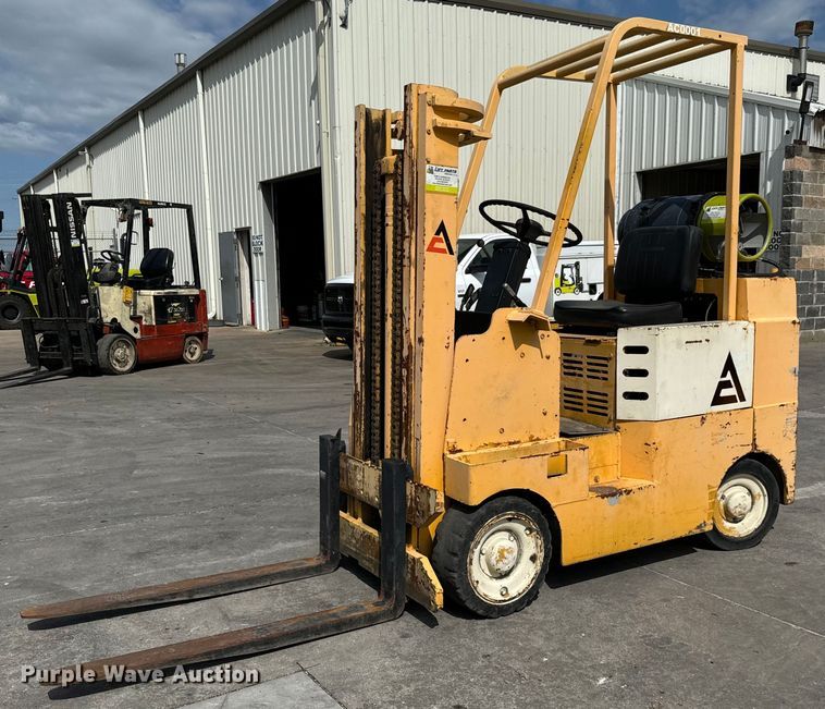 image for item NL9766 1974 Allis Chalmers  ACC40 forklift