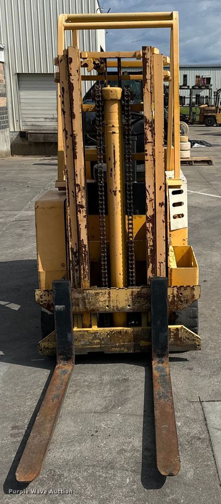 image for item NL9766 1974 Allis Chalmers  ACC40 forklift