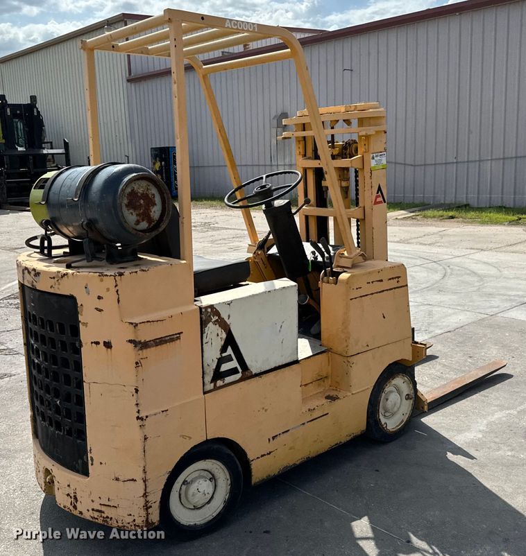 image for item NL9766 1974 Allis Chalmers  ACC40 forklift
