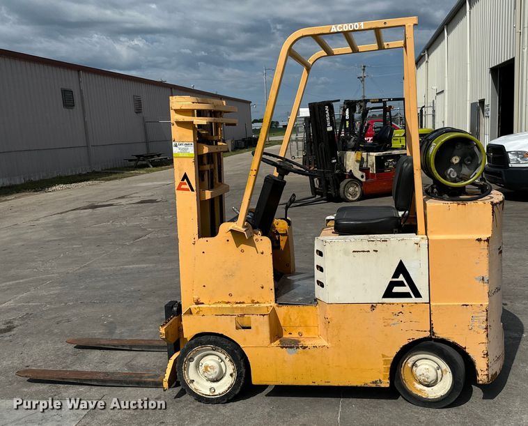 image for item NL9766 1974 Allis Chalmers  ACC40 forklift