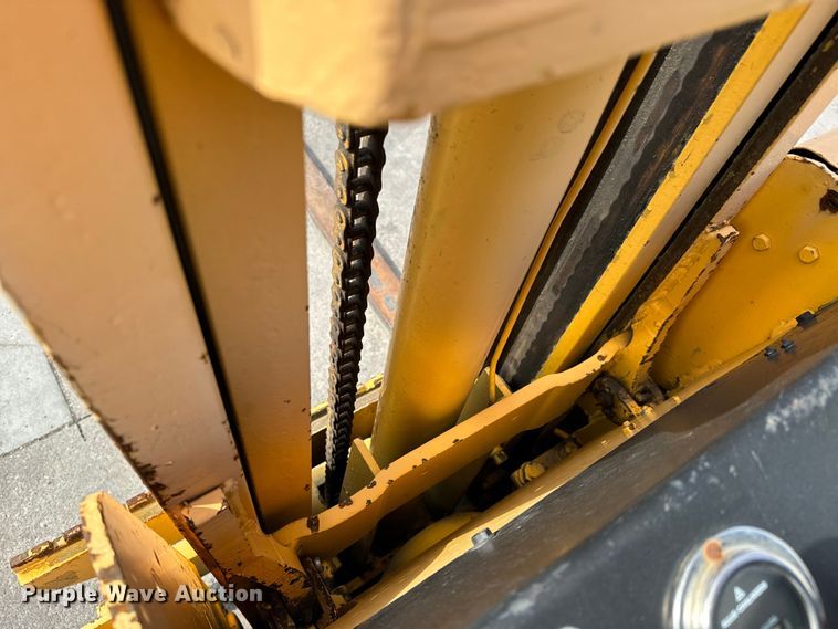 image for item NL9766 1974 Allis Chalmers  ACC40 forklift