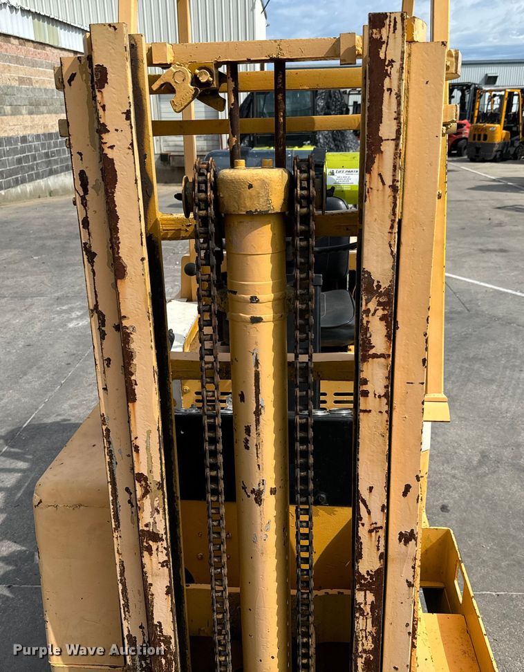 image for item NL9766 1974 Allis Chalmers  ACC40 forklift