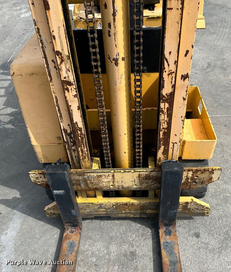 image for item NL9766 1974 Allis Chalmers  ACC40 forklift