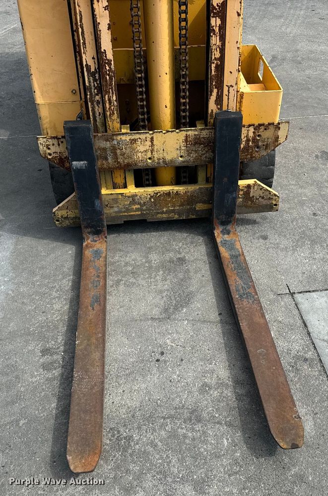 image for item NL9766 1974 Allis Chalmers  ACC40 forklift