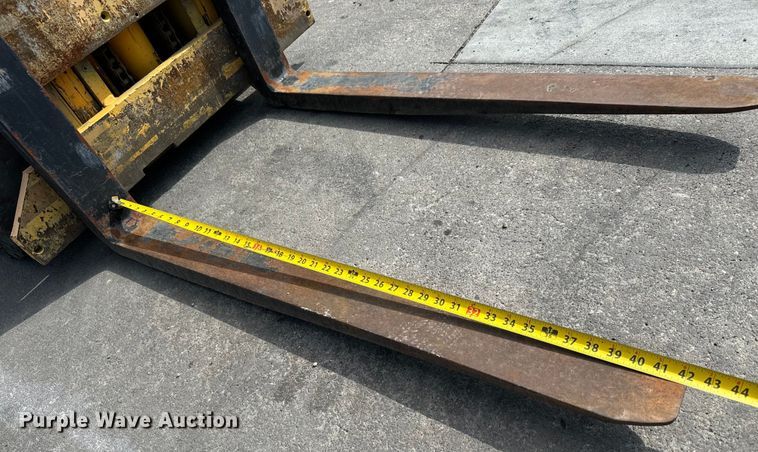 image for item NL9766 1974 Allis Chalmers  ACC40 forklift