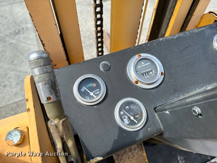 image for item NL9766 1974 Allis Chalmers  ACC40 forklift