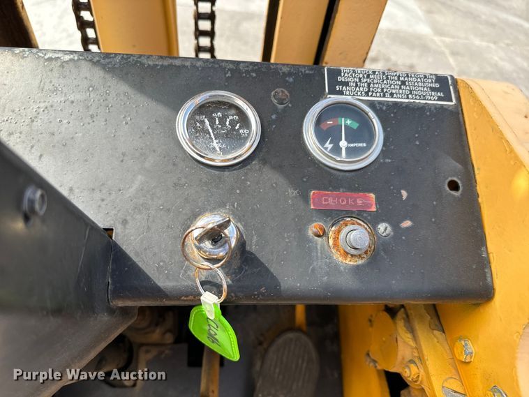 image for item NL9766 1974 Allis Chalmers  ACC40 forklift