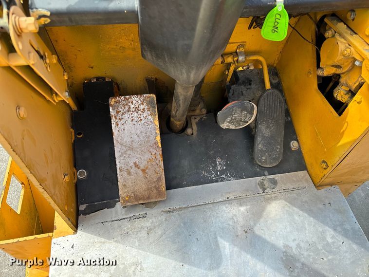 image for item NL9766 1974 Allis Chalmers  ACC40 forklift