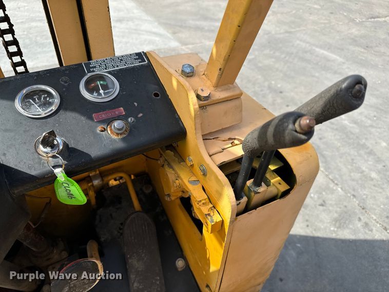 image for item NL9766 1974 Allis Chalmers  ACC40 forklift