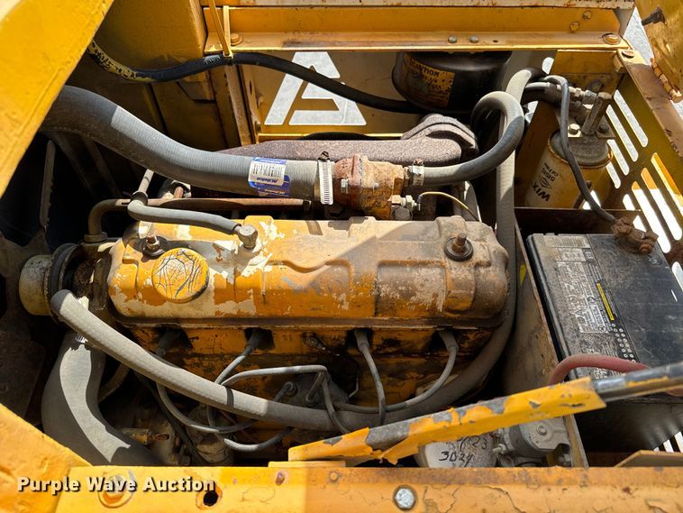 image for item NL9766 1974 Allis Chalmers  ACC40 forklift