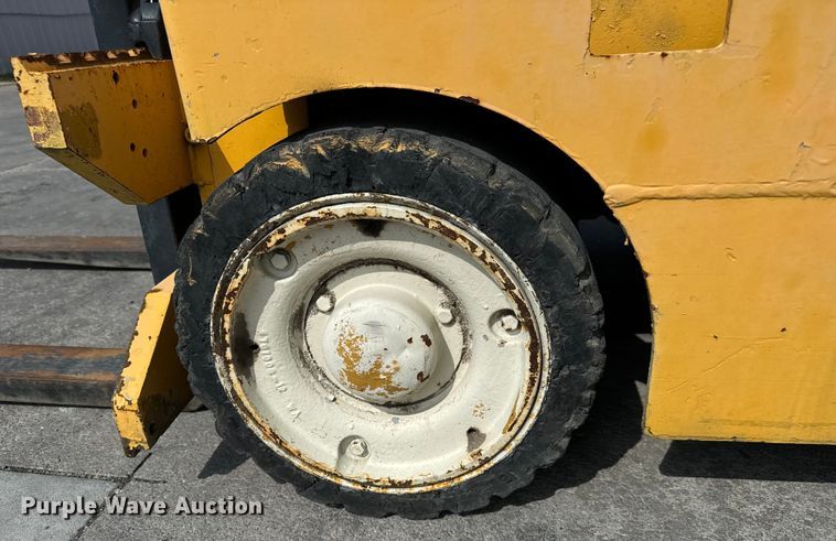 image for item NL9766 1974 Allis Chalmers  ACC40 forklift