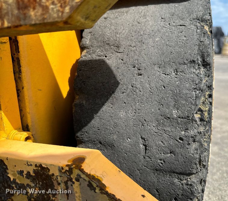 image for item NL9766 1974 Allis Chalmers  ACC40 forklift