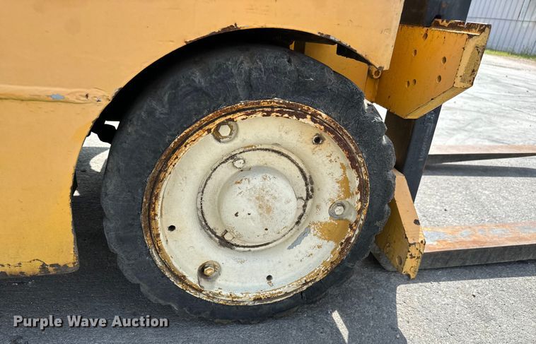 image for item NL9766 1974 Allis Chalmers  ACC40 forklift