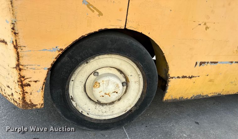 image for item NL9766 1974 Allis Chalmers  ACC40 forklift