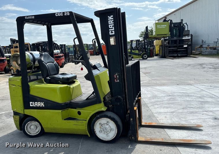 image for item NL9767 Clark CGC25 forklift