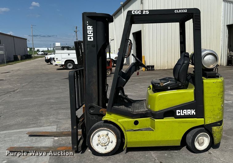 image for item NL9767 Clark CGC25 forklift