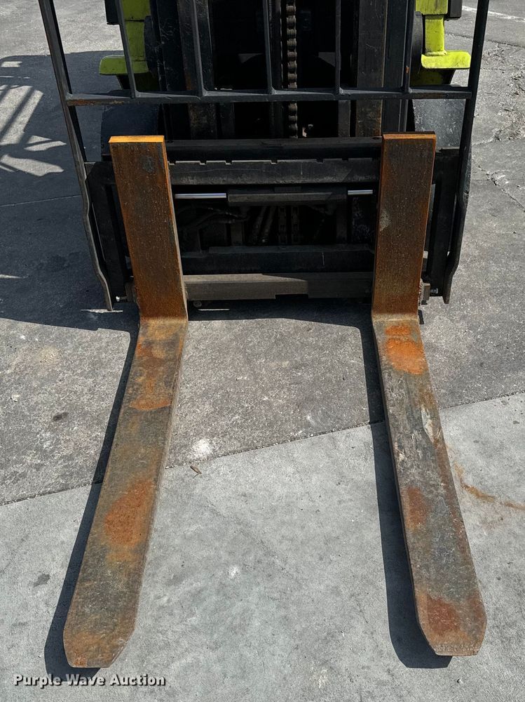 image for item NL9767 Clark CGC25 forklift