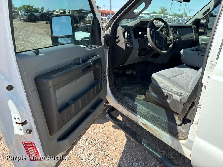 image for item NL9800 2013 Ford F550 Super Duty XL Crew Cab truck cab and chassis