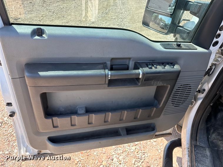 image for item NL9800 2013 Ford F550 Super Duty XL Crew Cab truck cab and chassis