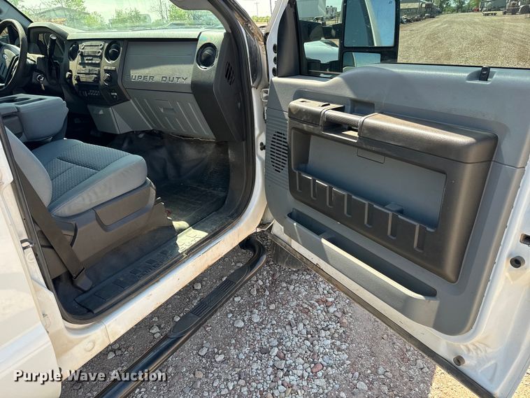 image for item NL9800 2013 Ford F550 Super Duty XL Crew Cab truck cab and chassis