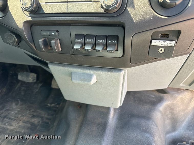 image for item NL9800 2013 Ford F550 Super Duty XL Crew Cab truck cab and chassis