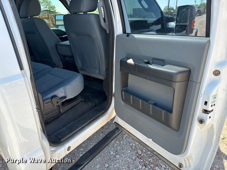 image for item NL9800 2013 Ford F550 Super Duty XL Crew Cab truck cab and chassis