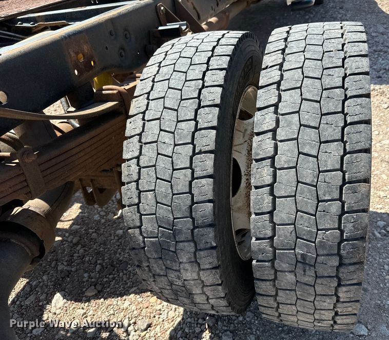 image for item NL9800 2013 Ford F550 Super Duty XL Crew Cab truck cab and chassis